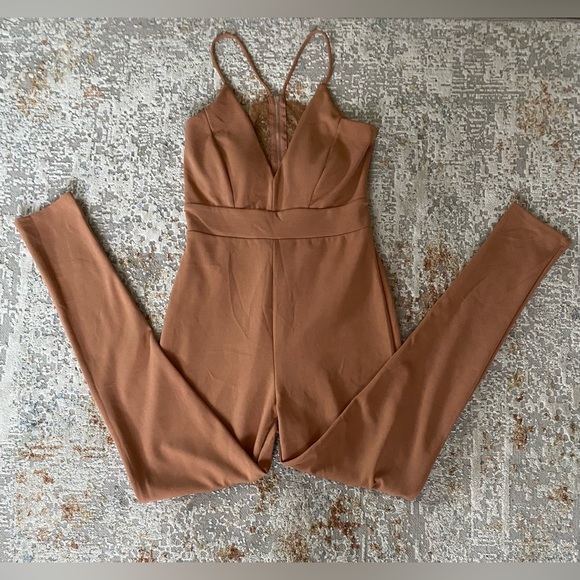 Revamped Jumpsuit with lace back - Picture 15 of 16